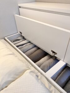 ロフトで使えるヘッドボードの収納部分